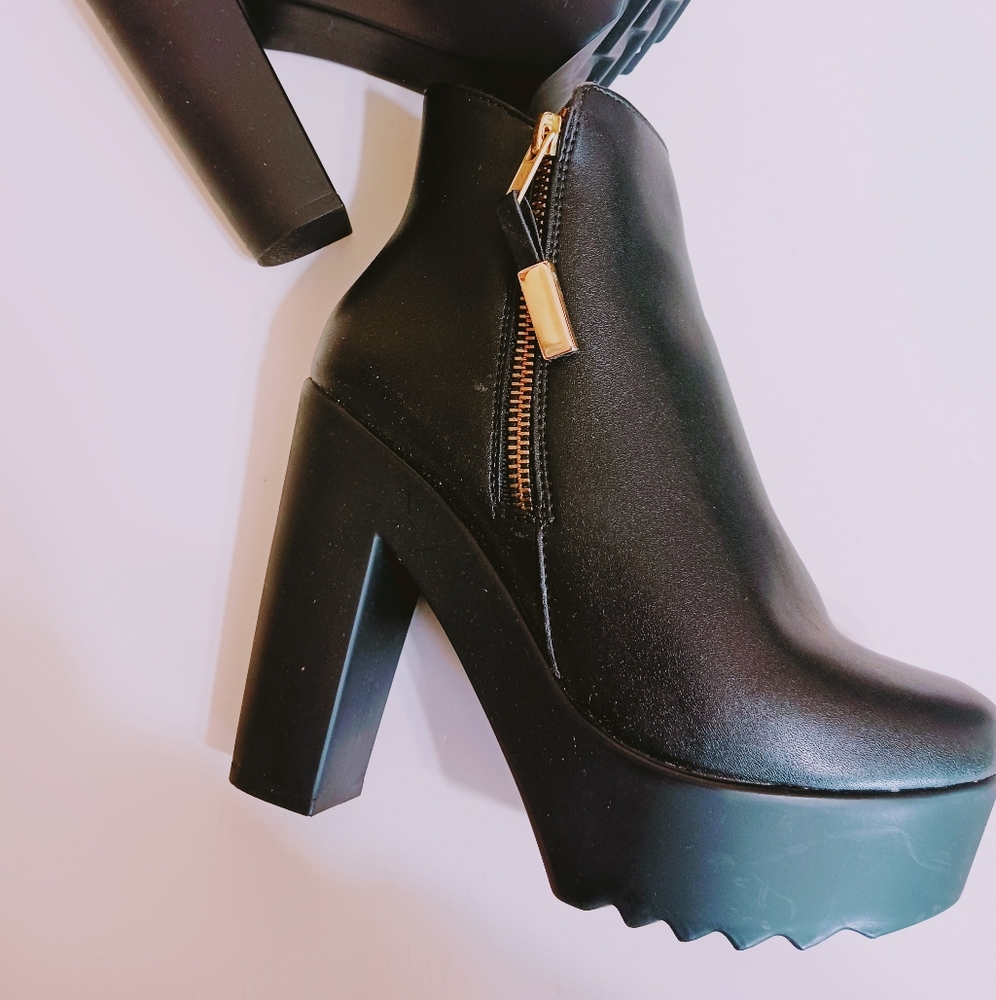 ANDREA FENZI Black Platform Ankle Boots with Gold Zipper Accent - Picture 3 of 8